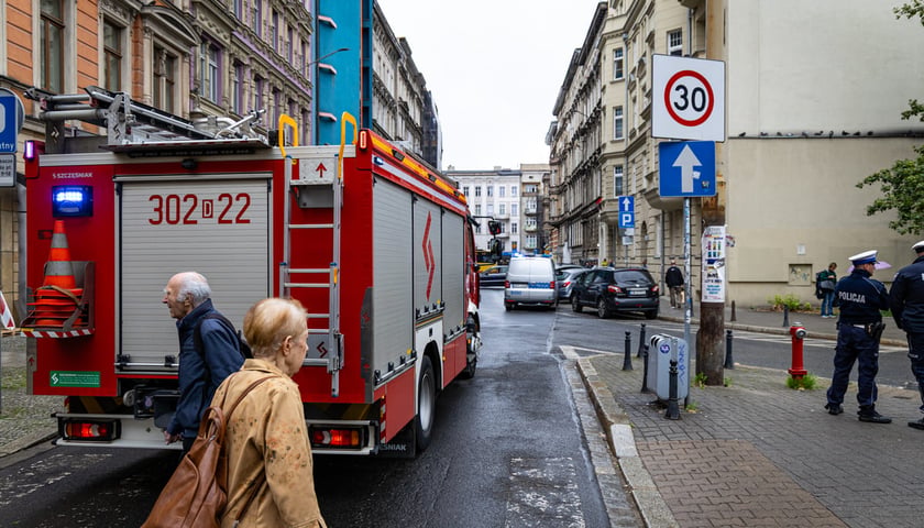 Akcja służb przy ul. Rejtana, po odkryciu na poddaszu kamienicy niewybuchu z czas&oacute;w II wojny światowej.Wrocław, 14.09.2026.