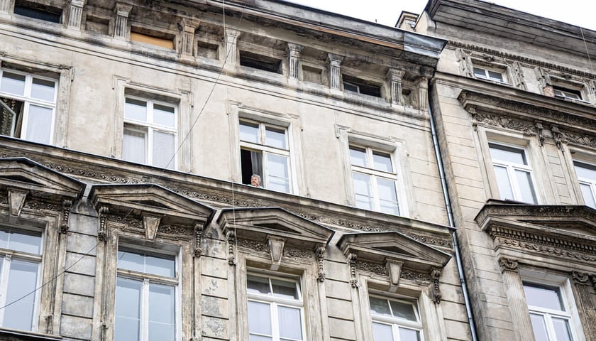 Akcja służb przy ul. Rejtana, po odkryciu na poddaszu kamienicy niewybuchu z czas&oacute;w II wojny światowej.Wrocław, 14.09.2026.