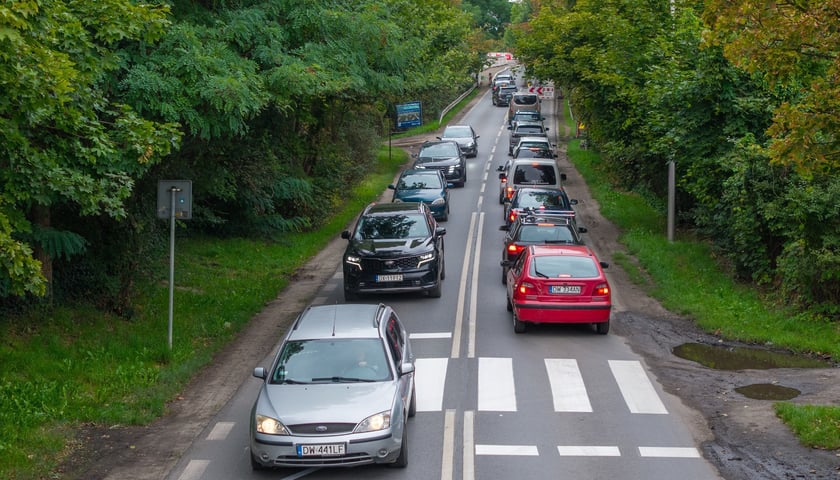 Chodnik na ulicy Mościckiego powstanie od ronda do przejścia dla pieszych i przystank&oacute;w autobusowych