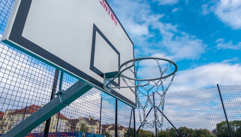 Przebudowane boisko i otoczenie przy Muchoborskim Centrum Sportu, wrzesień 2026