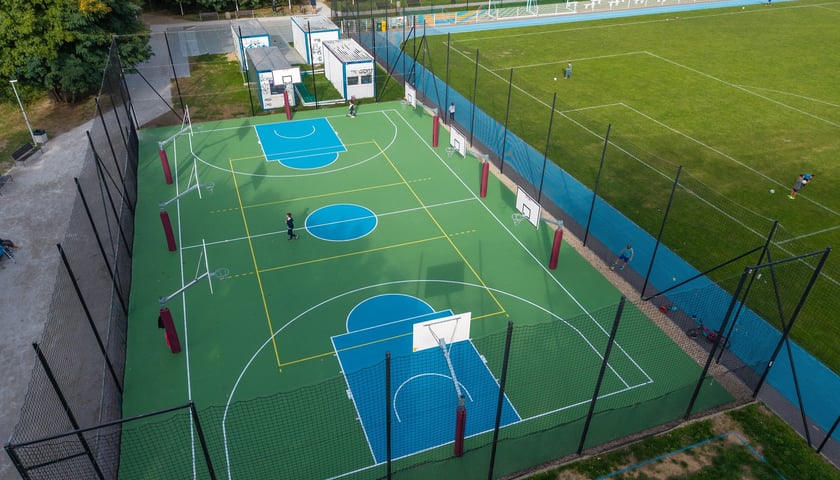 Przebudowane boisko i otoczenie przy Muchoborskim Centrum Sportu, wrzesień 2026