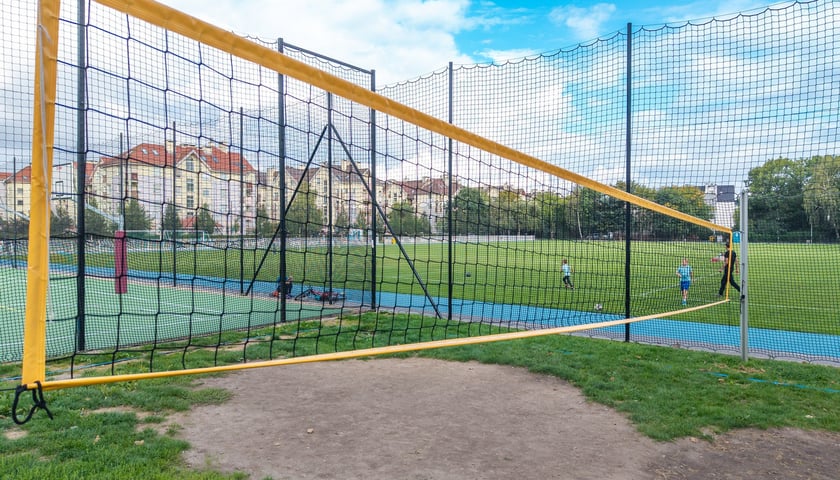Przebudowane boisko i otoczenie przy Muchoborskim Centrum Sportu, wrzesień 2026