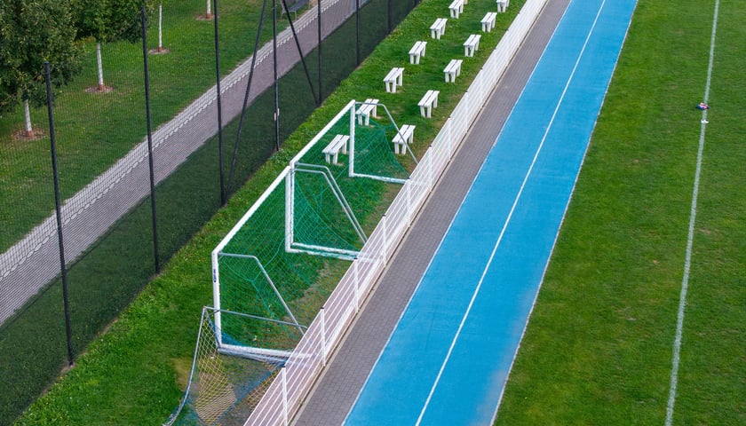 Przebudowane boisko i otoczenie przy Muchoborskim Centrum Sportu, wrzesień 2026