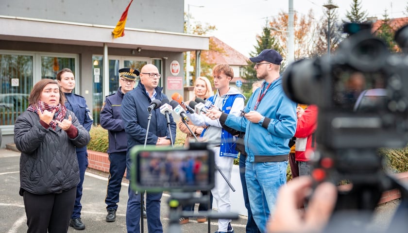 <p>Konferencja prasowa po posiedzeniu w Centrum Zarządzania Kryzysowego, 19.10.2026 r.</p>