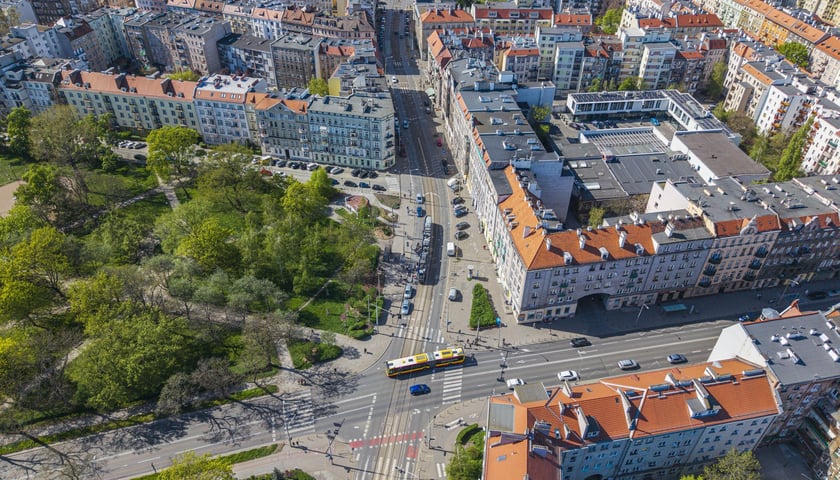 Skrzyżowanie ulicy Nowowiejskiej z Wyszyńskiego