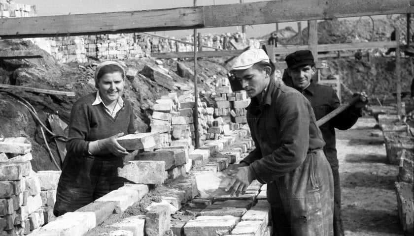 Zdjęcie z wystawy "Niemi świadkowie historii"