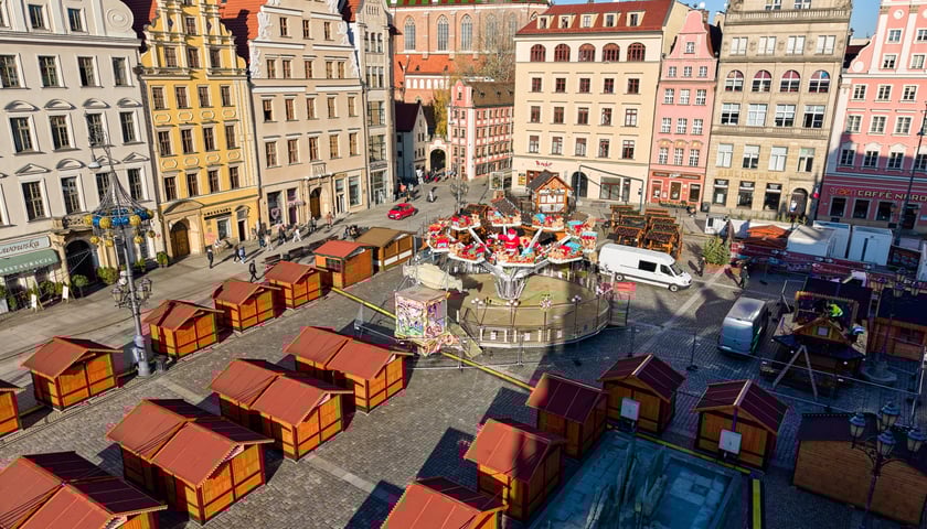 Budowa Wrocławskiego Jarmarku Bożonarodzeniowego, 19 listopada 2025