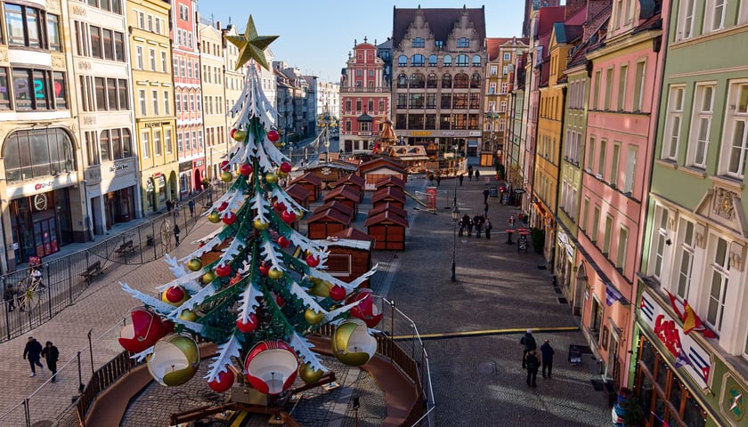 Budowa Wrocławskiego Jarmarku Bożonarodzeniowego, 19 listopada 2025