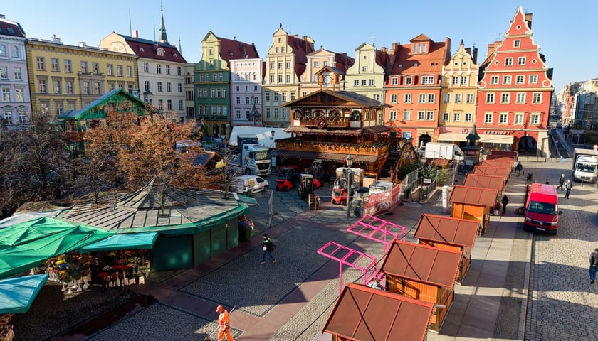 Budowa Wrocławskiego Jarmarku Bożonarodzeniowego, 19 listopada 2025