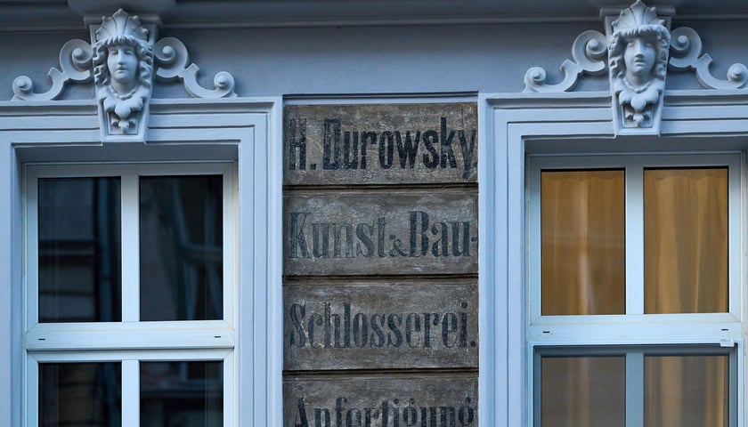 Kamienica wspólnotowa Cybulskiego 19 w listopadzie 2025