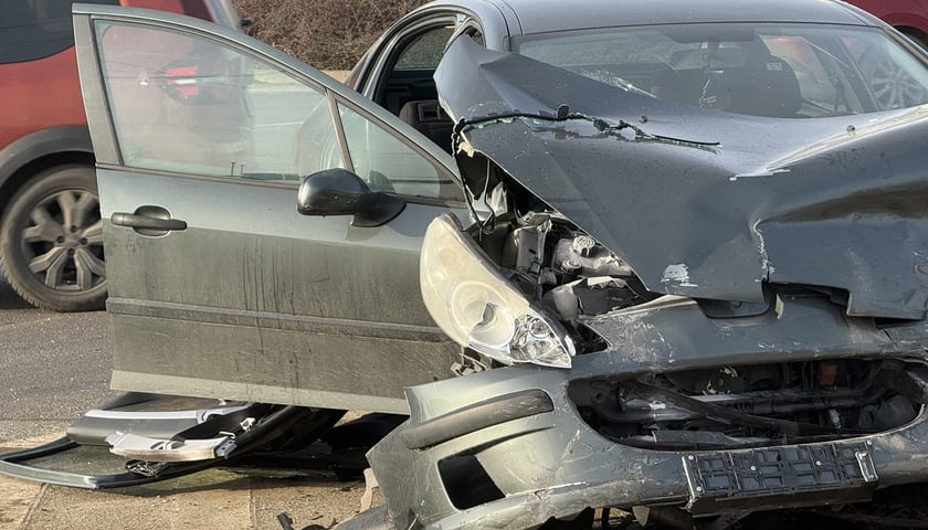 Wypadek przy skrzyżowaniu Bardzkiej i Armii Krajowej - 27 lutego