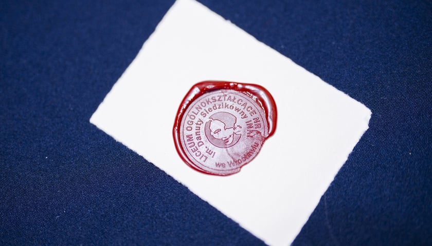 Uroczystość odsłonięcia tablicy poświęconej ppor. Danucie Siedzikównie „Ince” w I LO we Wrocławiu