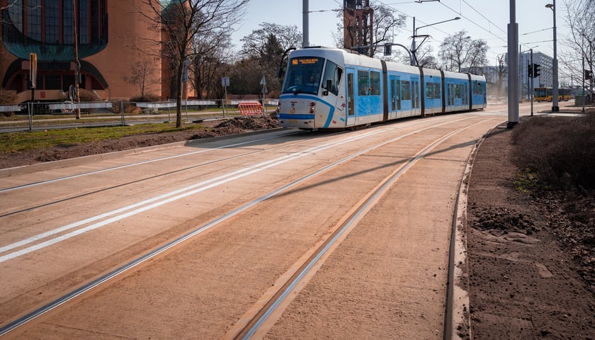 200-metrowy odcinek trasy autobusowo-tramwajowej jest już niemal gotowy. Za parę tygodni zaczną tędy jeździć autobusy