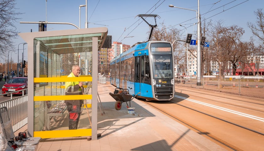 200-metrowy odcinek trasy autobusowo-tramwajowej jest już niemal gotowy. Za parę tygodni zaczną tędy jeździć autobusy