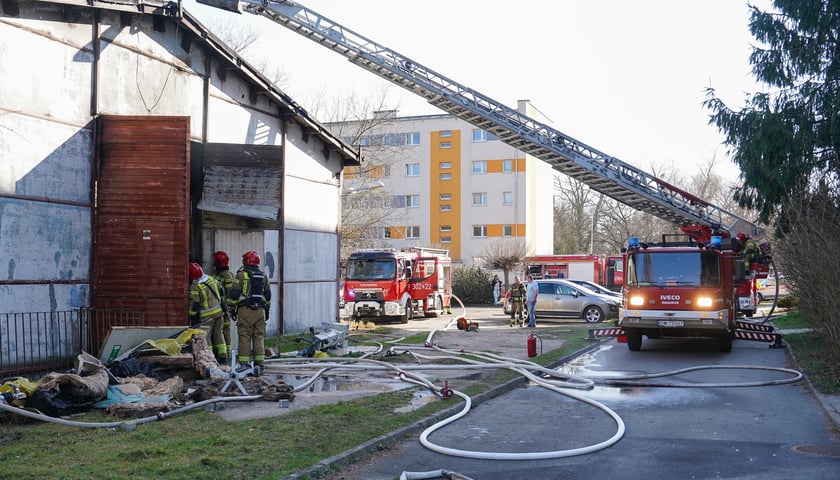 Pożar magazynu  na terenie Wojewódzkiego Szpitala Specjalistycznego we Wrocławiu przy ulicy Kamieńskiego