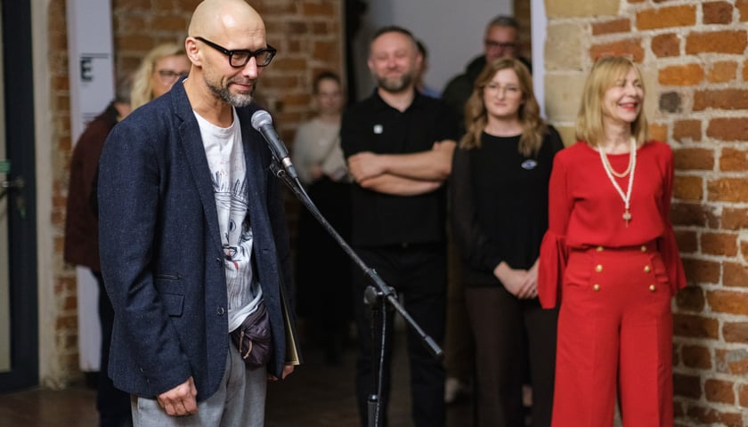 <p>Hubert Czerepok, laureat Grand Prix – Nagrody Ministra Kultury i Dziedzictwa Narodowego. Triennale Rysunku Wrocław 2026 RMX w Muzeum Architektury&nbsp;</p>