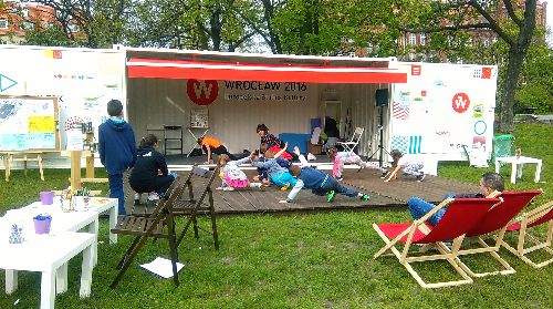 Park Tołpy: zumba, akrobatyka i zielona czytelnia