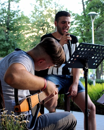 Koncert na żywo w Restauracji ALYKI