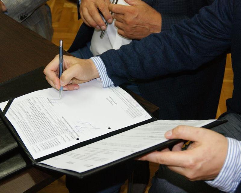 Podpisanie umowy o przekazanie 60 mln zł dla DCO, fot. Bartosz Moch