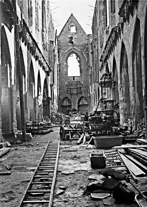 wrocławska katedra w 1945 roku