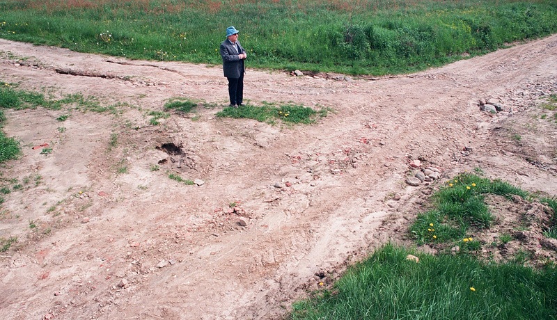 Tadeusz Różewicz na rozstajnych drogach pod Trzebnicą