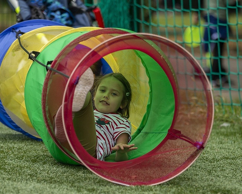 Zabawa na placu, piknik sportowy