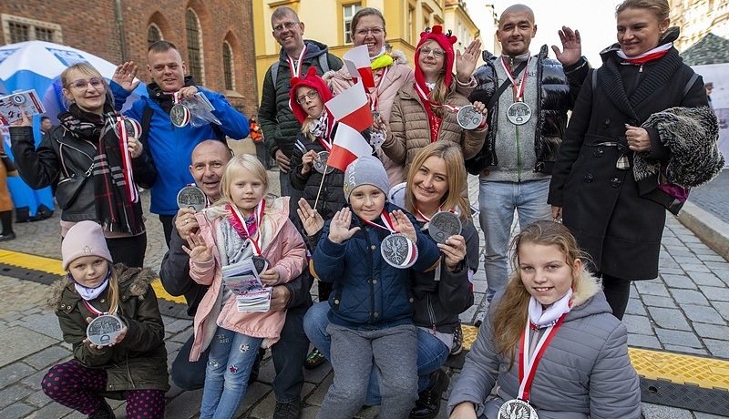 We WrocWalkMarathon wystartowały całe rodziny i grupy przyjaciół