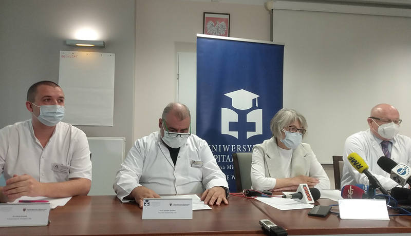 Od lewej dr Edwin Kuźnik, prof. Jarosław Drobnik, Beata Korzeniowska i prof. Szymon Dragan