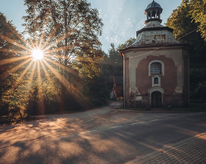 Kaplica w Lasku Miejskim koło Lewina Kłodzkiego