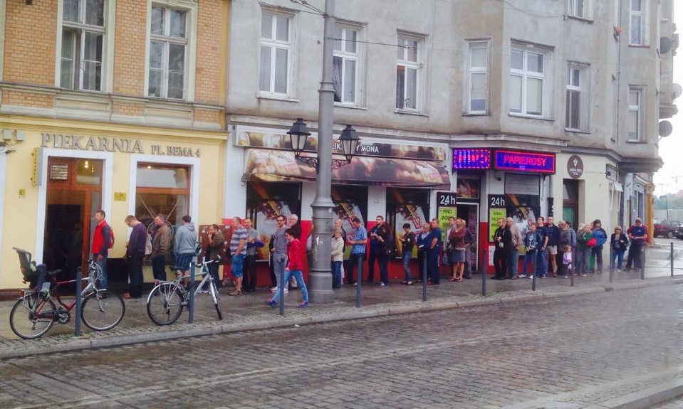 kolejka do piekarni na bema