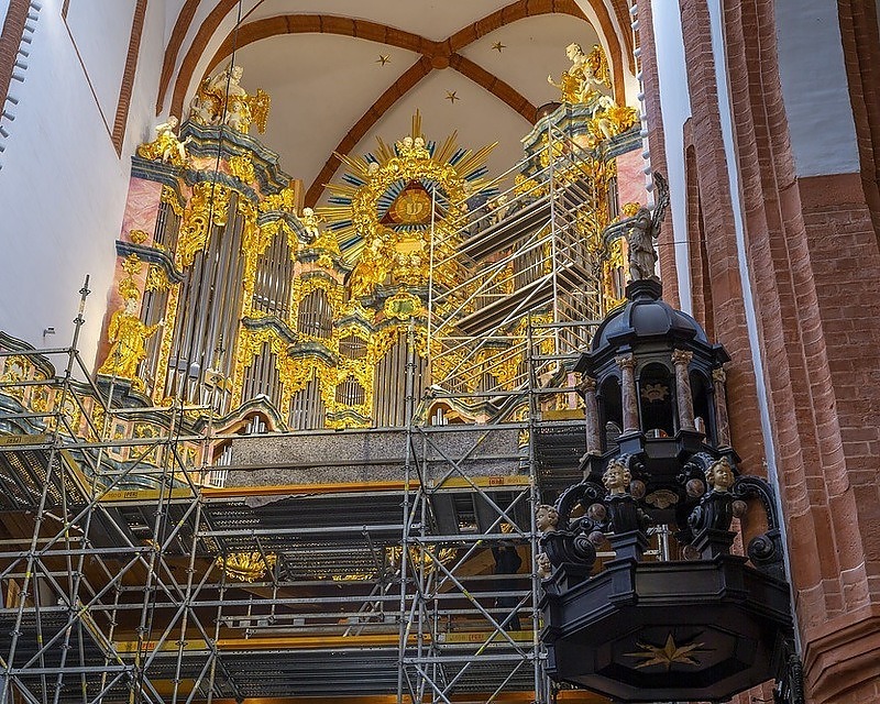 Engler organ resumes playing after reconstruction