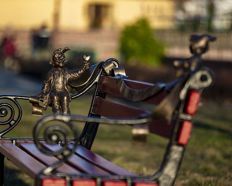 #WROClovka. Bench of love, tenderness and good relations on Ostrów Tumski