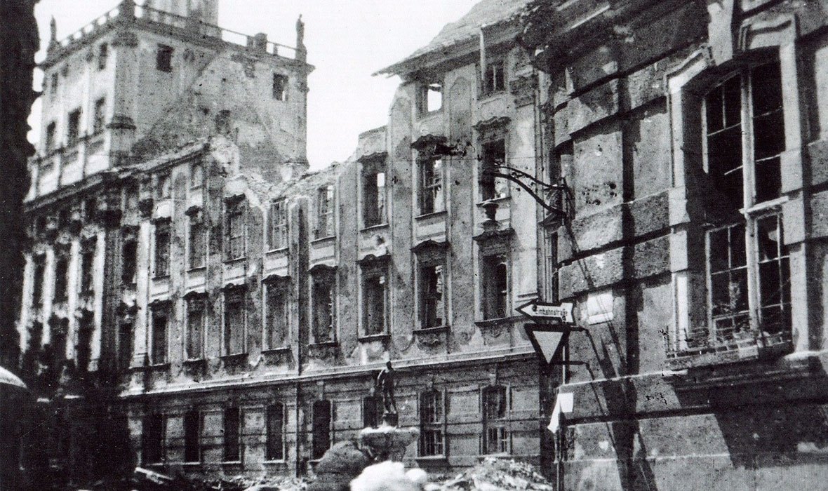 rok 1945