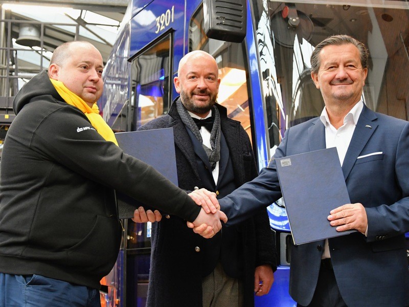 Podpisanie umowy na dostarczenie tramwajów Pesa Twist do Wrocławia