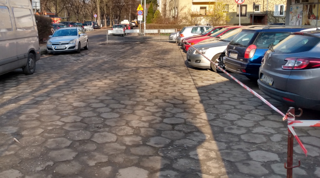 parking przy pętli Biskupin