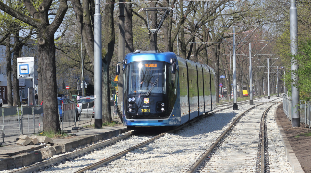 tramwaj na ul. Olszewskiego we Wrocławiu