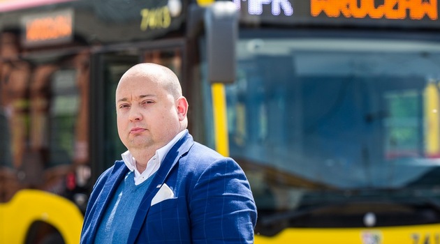 Prezes MPK Krzysztof Balawejder wymaga noszenia maseczek przez pracowników spółki