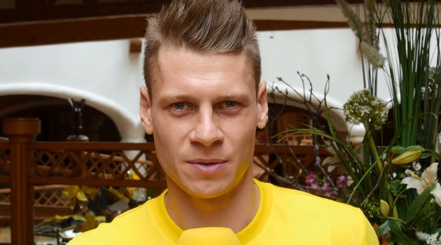 He is primarily positioned as a right back, but is capable of playing as a central defender. Łukasz Piszczek zaprasza na mecz Śląsk - Borussia | www ...