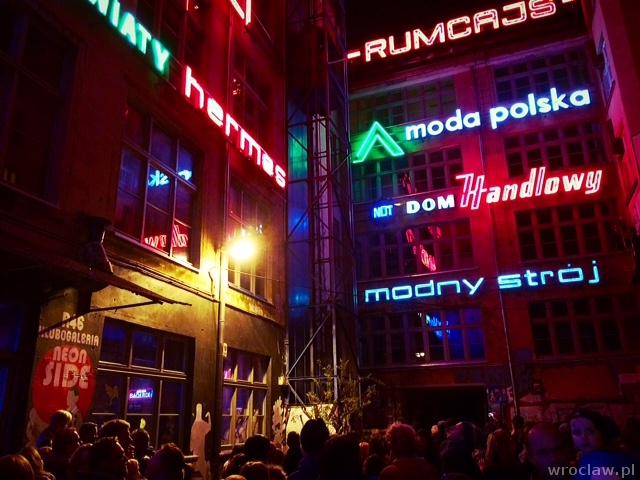 zaułek neonów wrocław