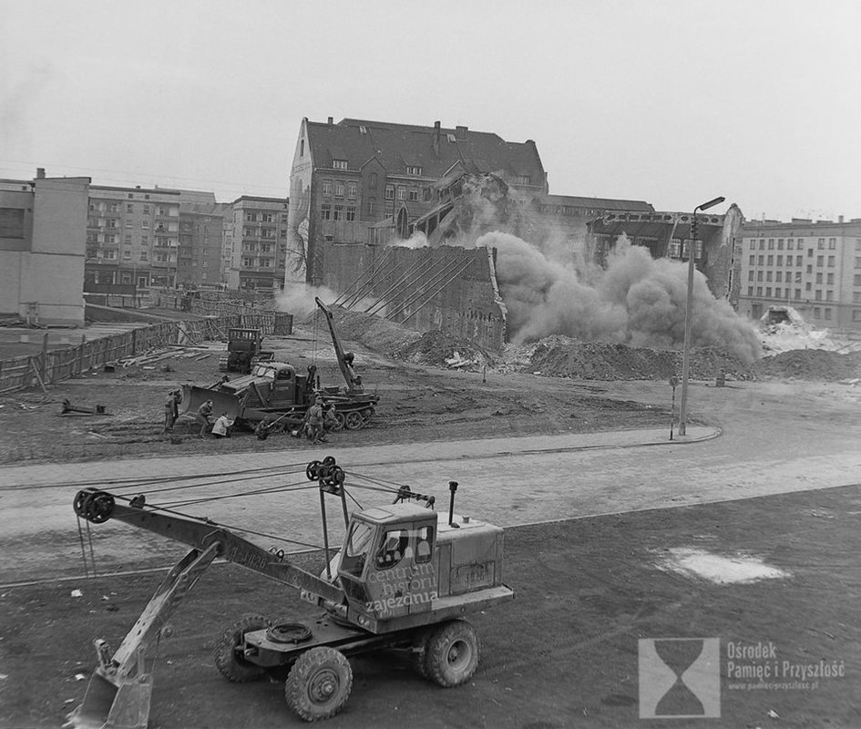 https://www.wroclaw.pl/files/pamiec-i-przyszlosc/wyburzenie-hali-targowej.jpg
