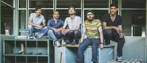 Koncert Käptn Peng & Die Tentakel von Delphi – koncert na dachu