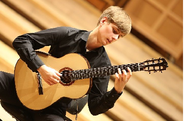 Salon Dźwięków Romantycznych: Koncert gitarowy Jacka Piechoty