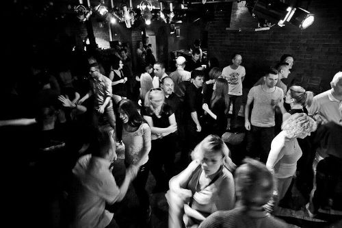 Dancing z Elite Band w Mleczarni