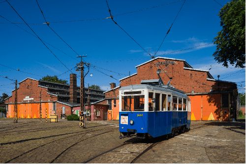 Zabytkowy tramwaj Konstal 4N1 mobilną galerią sztuki