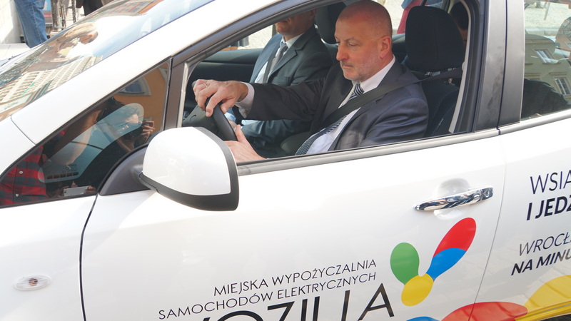 Prezydent Rafał Dutkiewicz testuje Vozillę, fot. Bartosz Moch