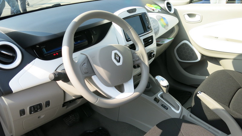 Tak w środku wyglądają nowe pojazdy Vozilli - Renault ZOE, fot. Bartosz Moch