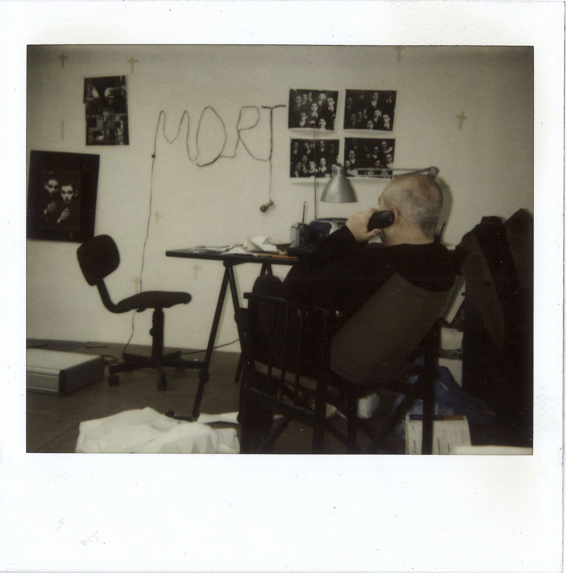 Christian Boltanski w swojej pracowni w Malakoff, Francja
