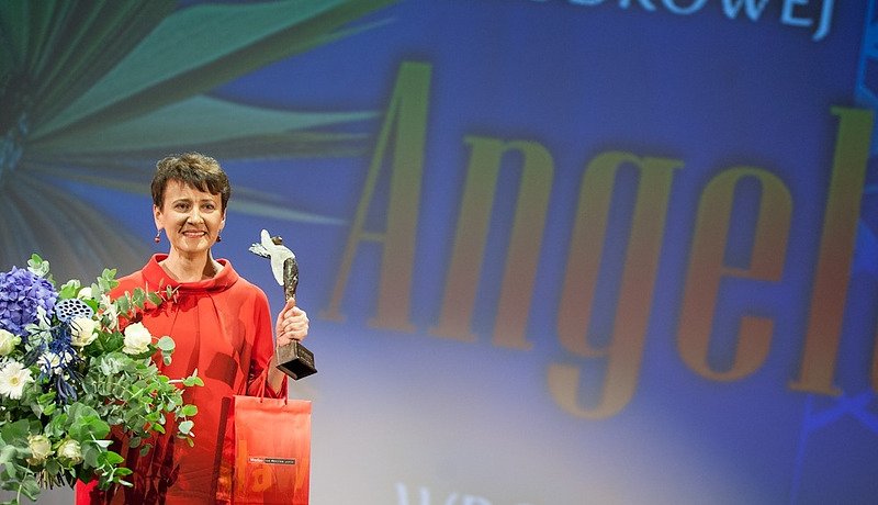 Ukraińska pisarka Oksana Zabużko, autorka „Muzeum porzuconych sekretów” i jej tłumaczka Katarzyna Kotyńska zostały w październiku laureatkami ósmej edycji Literackiej Nagrody Europy Środkowej Angelus 2013