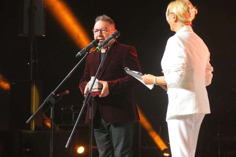Zbigniew Zamachowski z nagrodą na festiwalu we wrocławiu