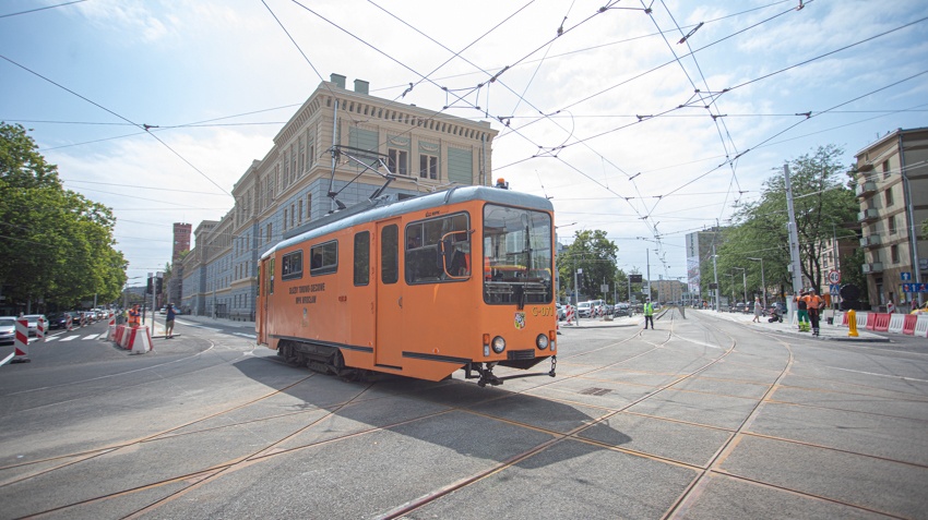 fot. Janusz Krzeszowski  - Przejazd testowy po nowym torowisku odbył się tramwajem technicznym G-071. 